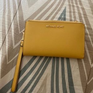 Michael kors wristlet purse